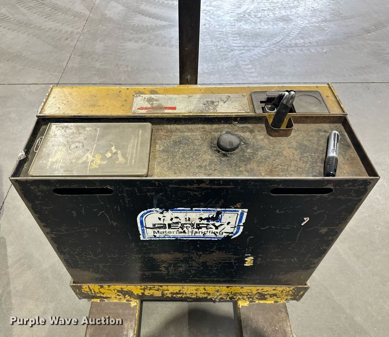 image for item NU9300 (4) pallet jacks