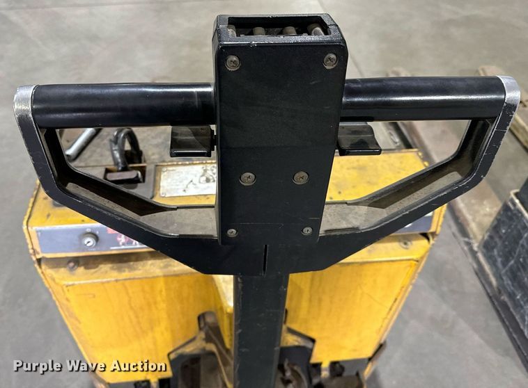 image for item NU9300 (4) pallet jacks