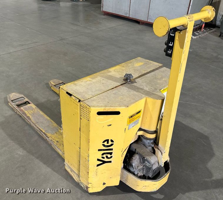 image for item NU9300 (4) pallet jacks
