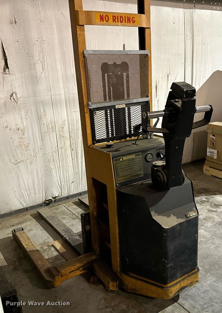 image for item NU9300 (4) pallet jacks