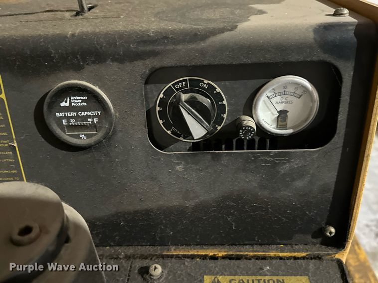 image for item NU9300 (4) pallet jacks