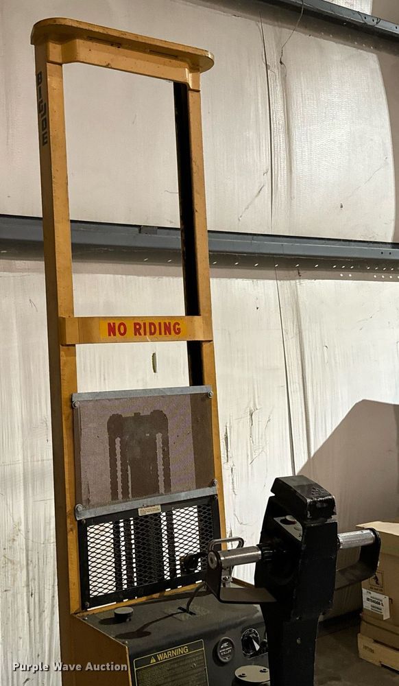 image for item NU9300 (4) pallet jacks