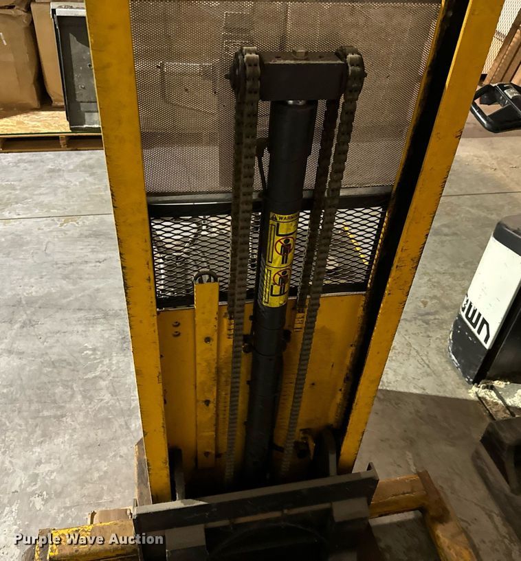 image for item NU9300 (4) pallet jacks