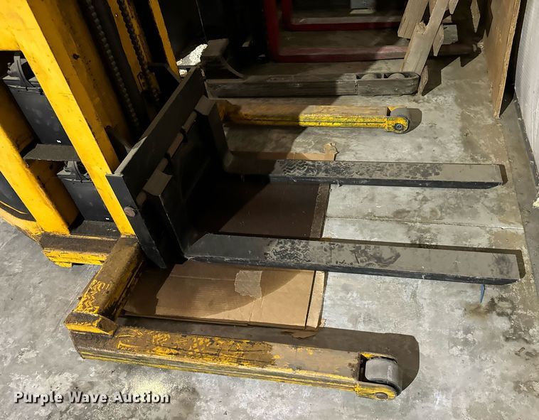 image for item NU9300 (4) pallet jacks