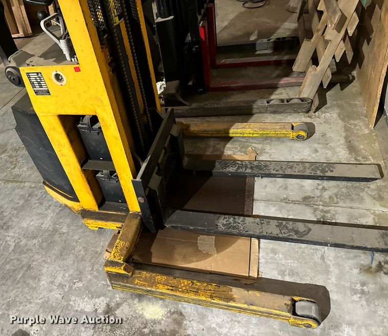 image for item NU9300 (4) pallet jacks
