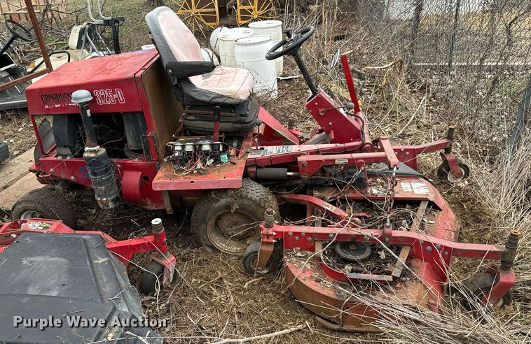 image for item NU9313 Toro Groundsmaster 325D lawn mower