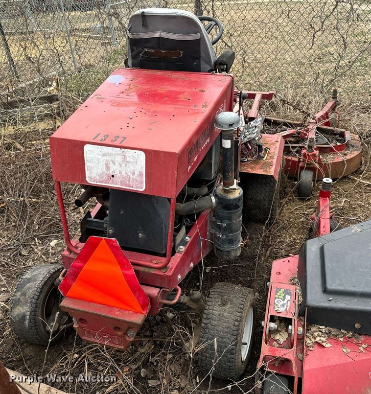 image for item NU9313 Toro Groundsmaster 325D lawn mower