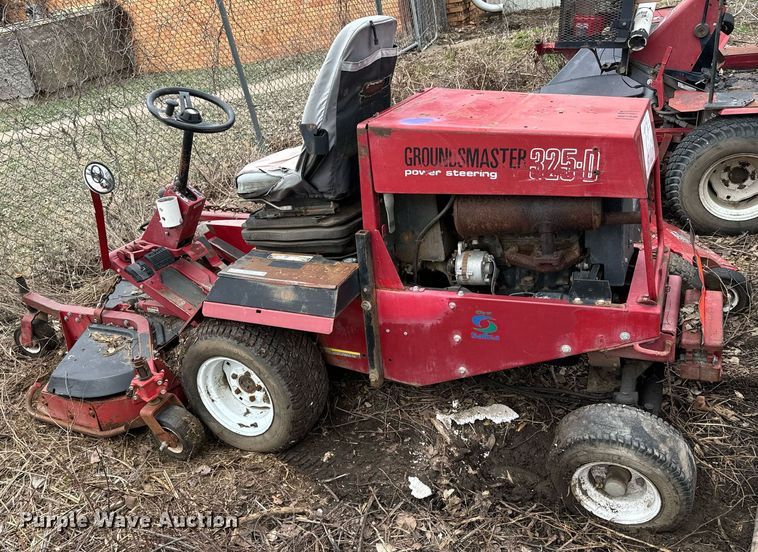 image for item NU9313 Toro Groundsmaster 325D lawn mower