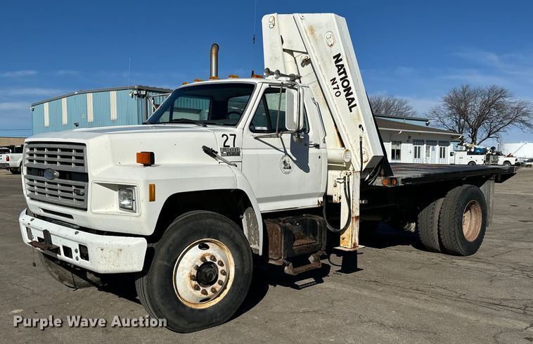 image for item NU9322 1990 Ford F800 crane truck