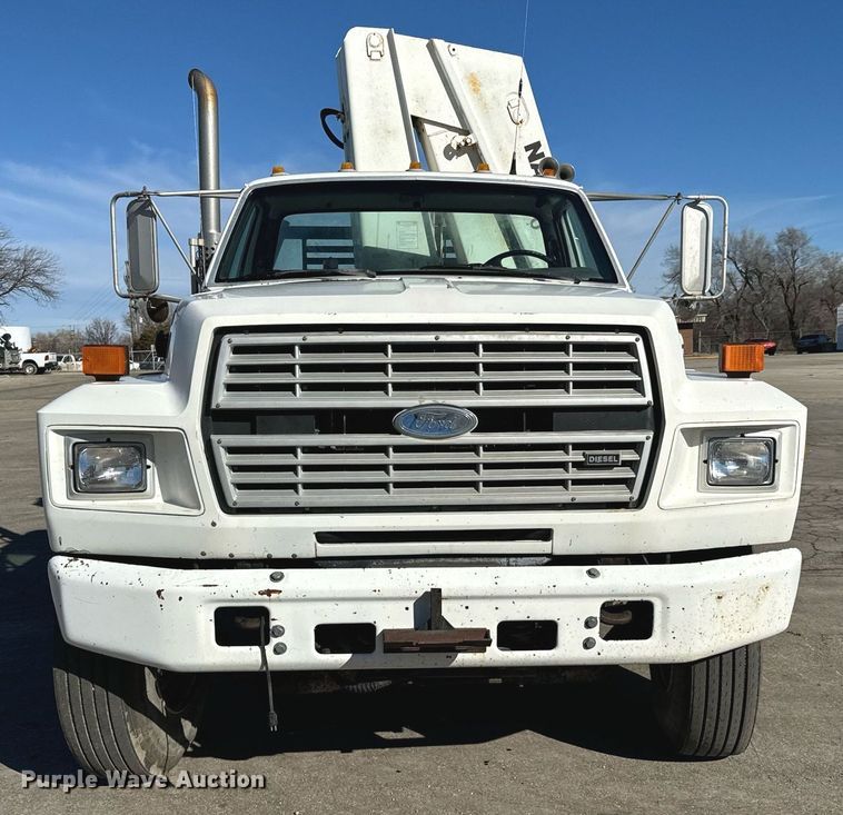 image for item NU9322 1990 Ford F800 crane truck
