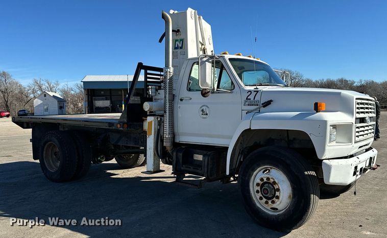 image for item NU9322 1990 Ford F800 crane truck
