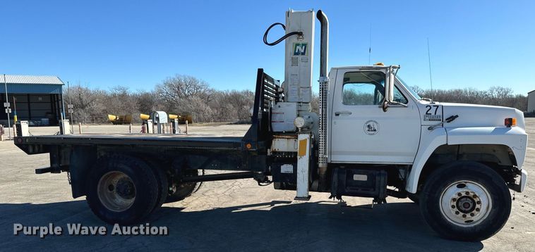 image for item NU9322 1990 Ford F800 crane truck