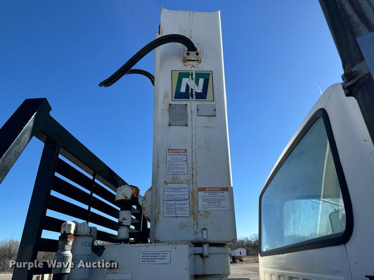 image for item NU9322 1990 Ford F800 crane truck