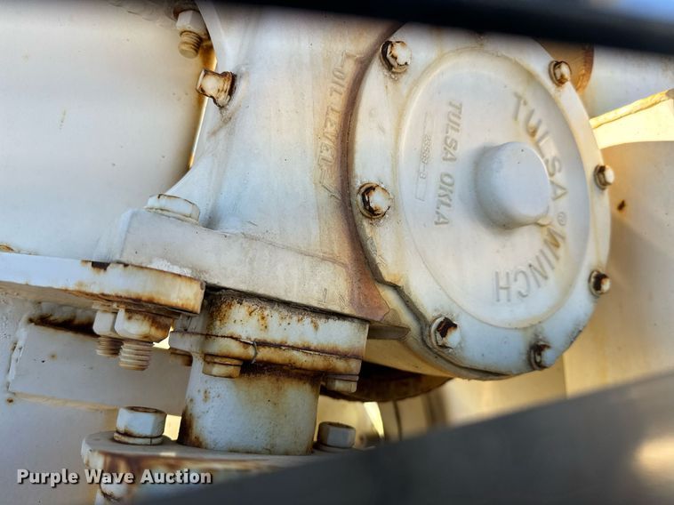 image for item NU9322 1990 Ford F800 crane truck