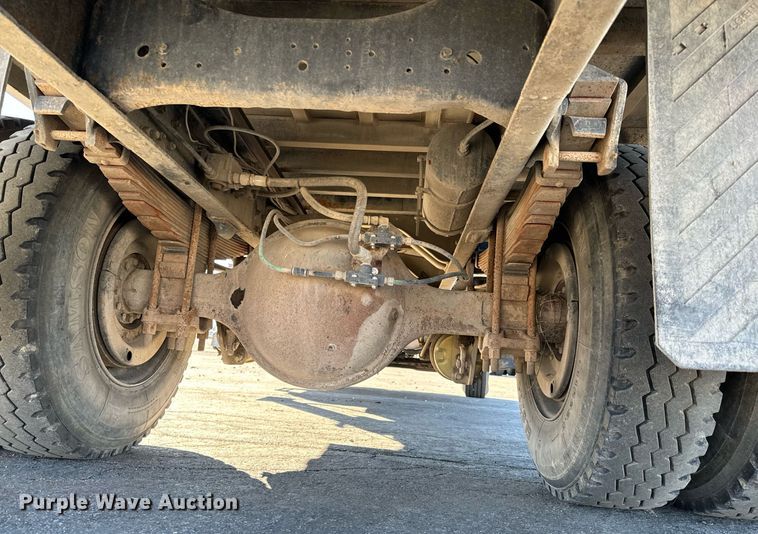 image for item NU9322 1990 Ford F800 crane truck