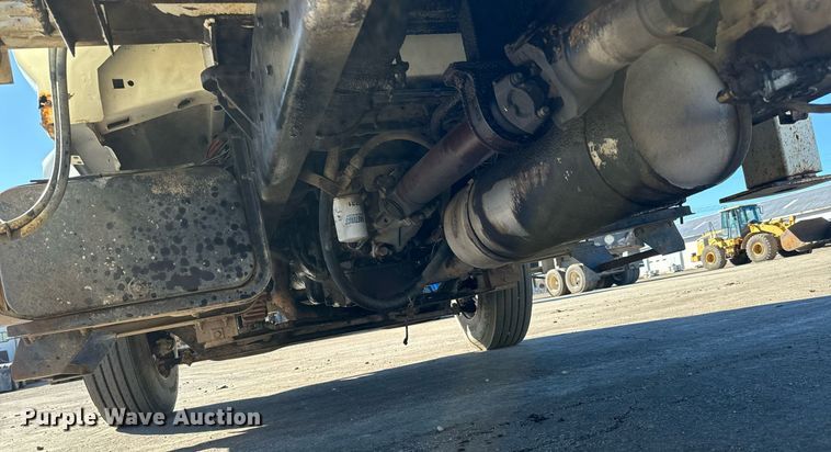 image for item NU9322 1990 Ford F800 crane truck