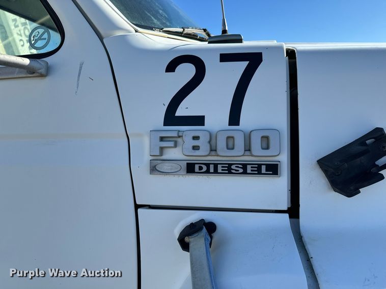 image for item NU9322 1990 Ford F800 crane truck