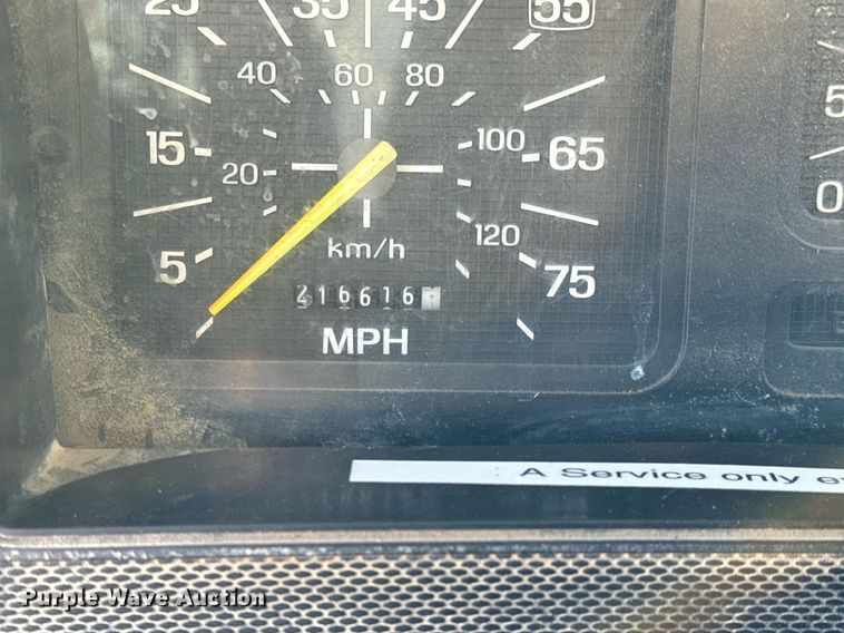 image for item NU9322 1990 Ford F800 crane truck