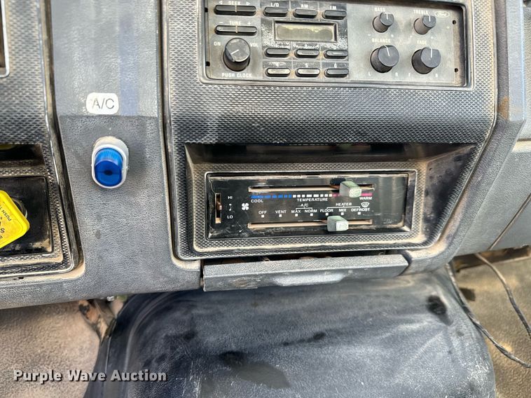 image for item NU9322 1990 Ford F800 crane truck