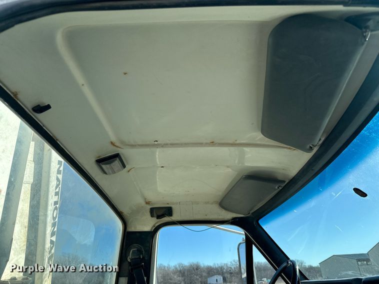 image for item NU9322 1990 Ford F800 crane truck