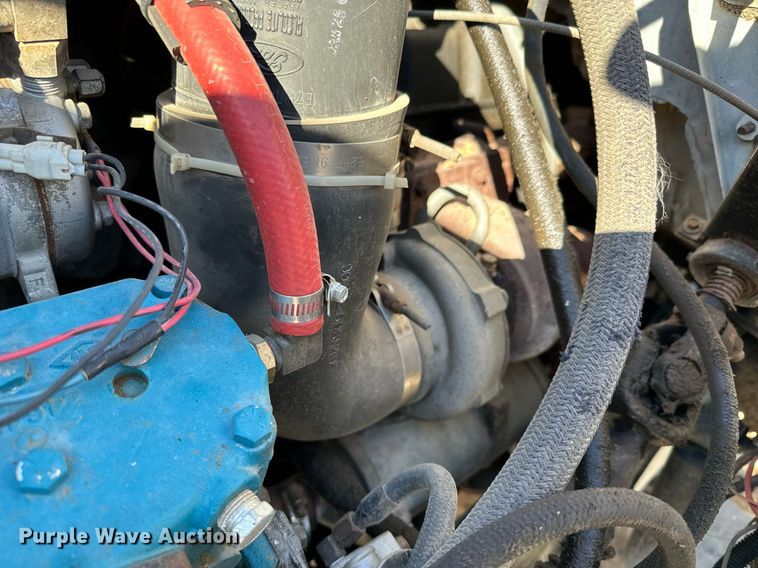 image for item NU9322 1990 Ford F800 crane truck