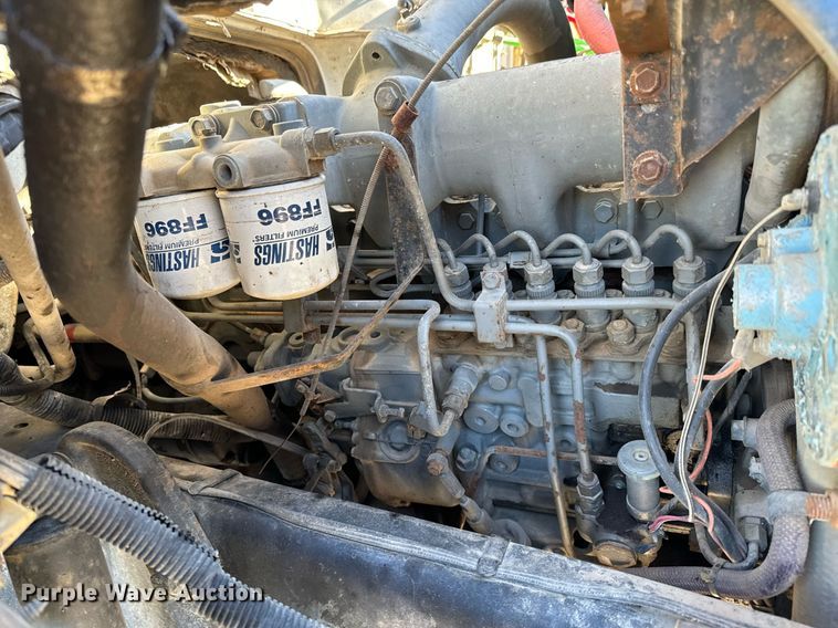 image for item NU9322 1990 Ford F800 crane truck