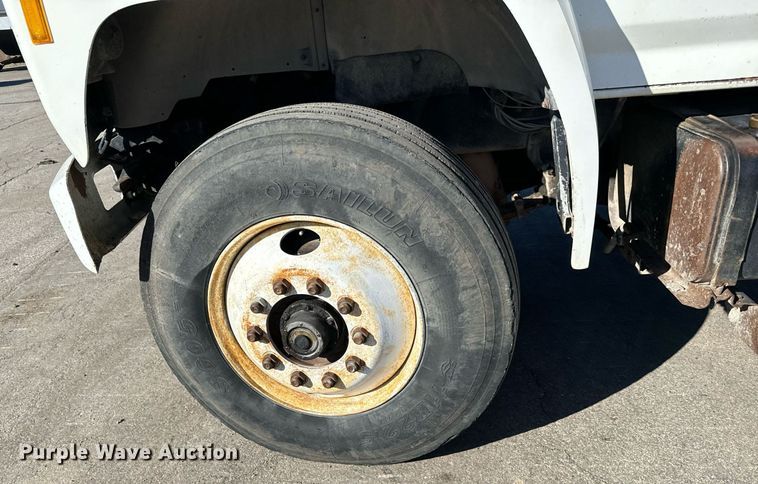 image for item NU9322 1990 Ford F800 crane truck