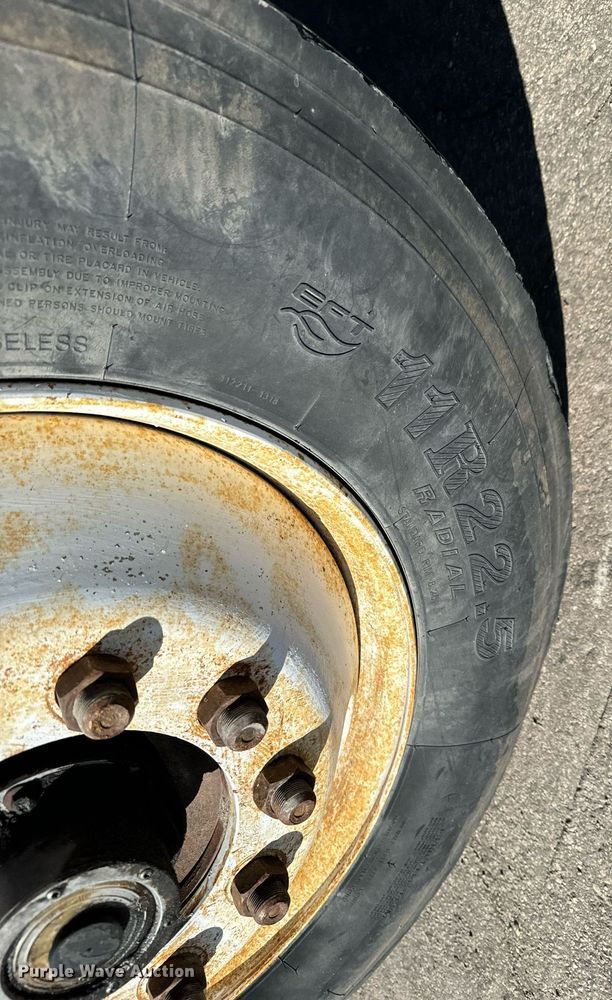 image for item NU9322 1990 Ford F800 crane truck