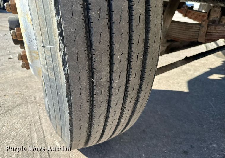 image for item NU9322 1990 Ford F800 crane truck