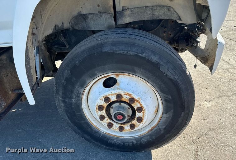 image for item NU9322 1990 Ford F800 crane truck