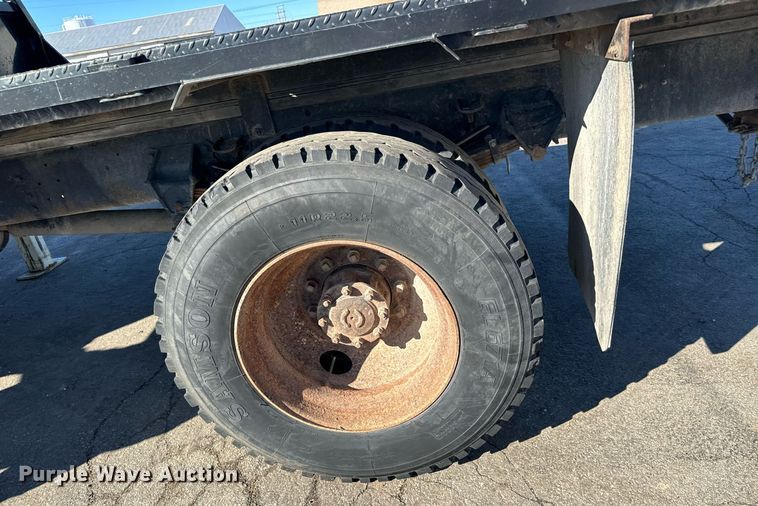 image for item NU9322 1990 Ford F800 crane truck