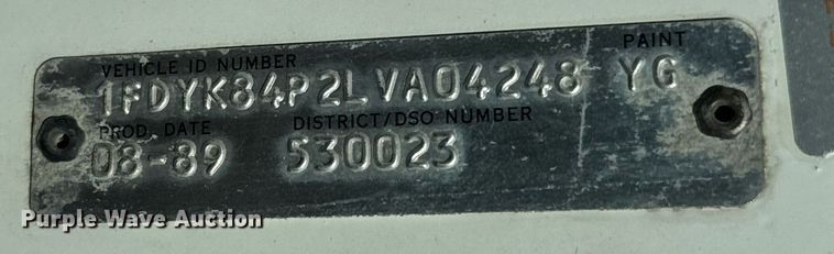 image for item NU9322 1990 Ford F800 crane truck