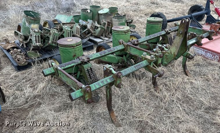 image for item OA9535 John Deere planter