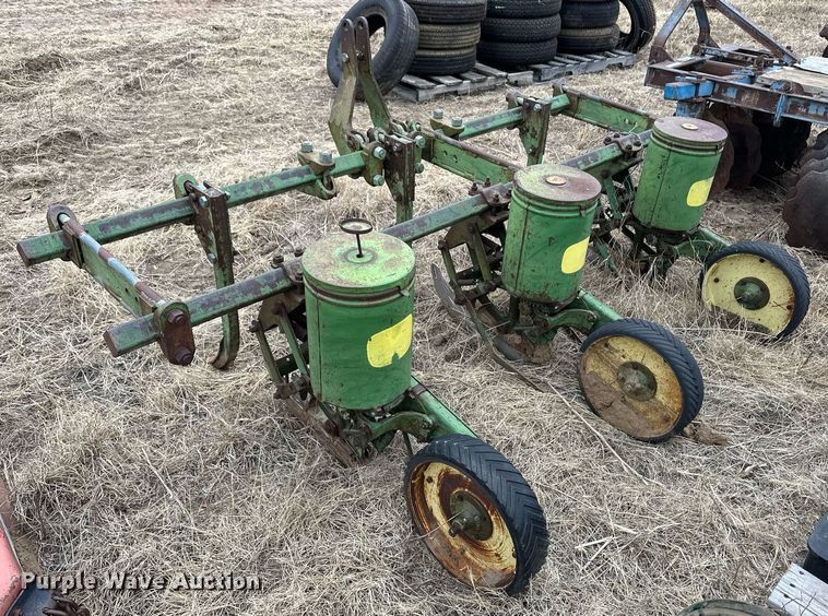 image for item OA9535 John Deere planter