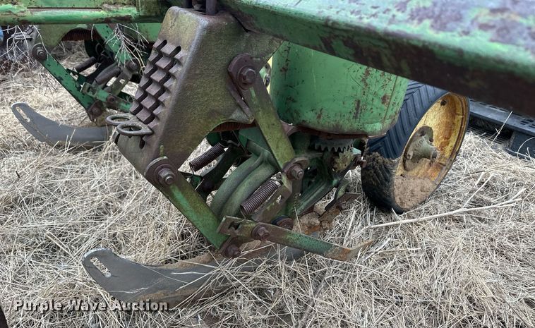 image for item OA9535 John Deere planter