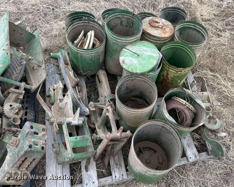 image for item OA9535 John Deere planter