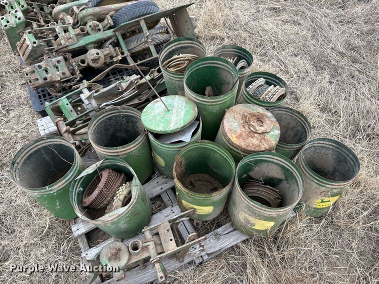 image for item OA9535 John Deere planter