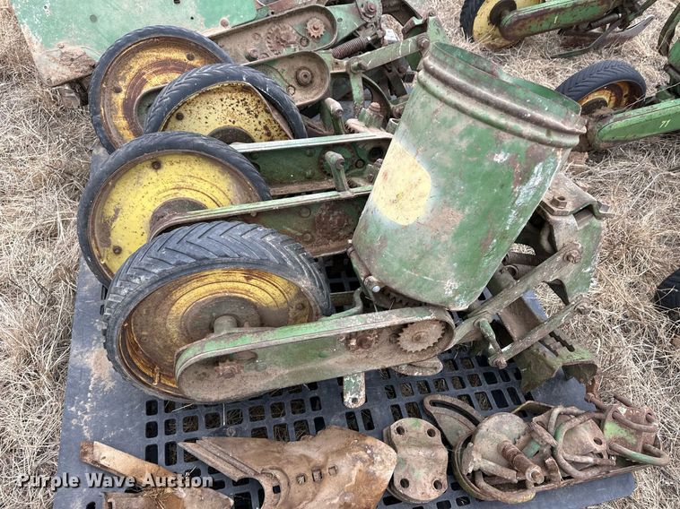 image for item OA9535 John Deere planter
