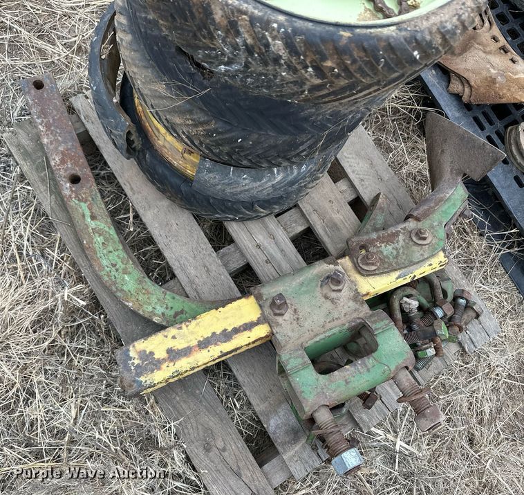 image for item OA9535 John Deere planter