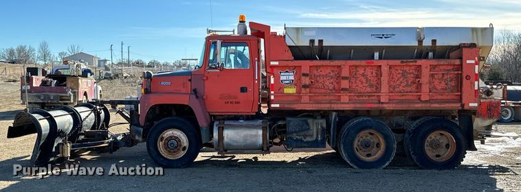 image for item OD9992 1995 Ford L8000 dump truck