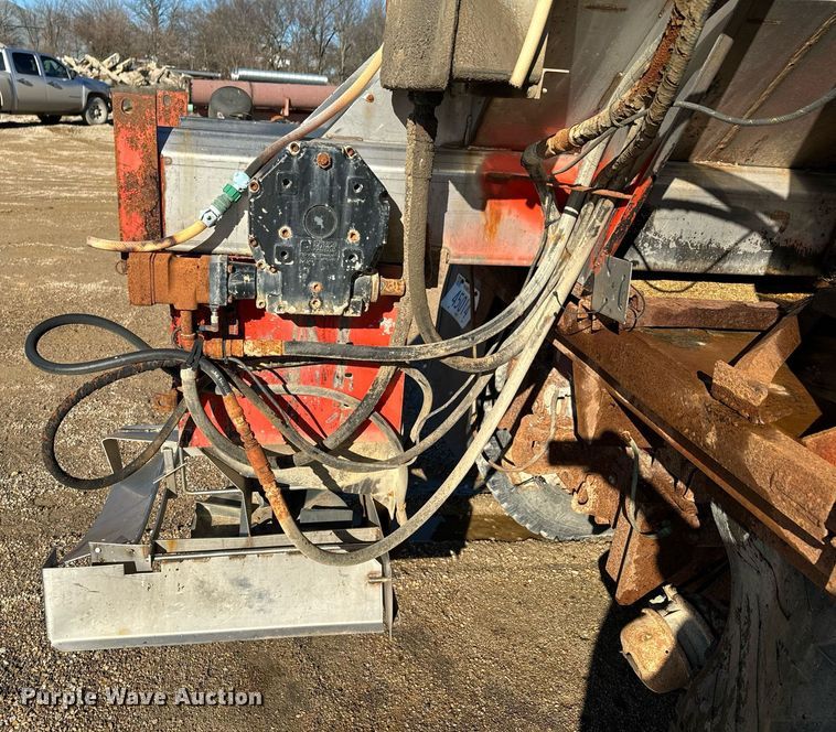 image for item OD9992 1995 Ford L8000 dump truck