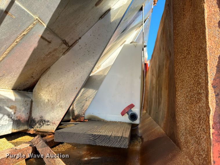 image for item OD9992 1995 Ford L8000 dump truck