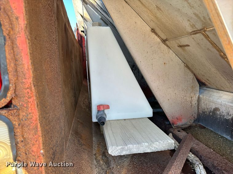 image for item OD9992 1995 Ford L8000 dump truck