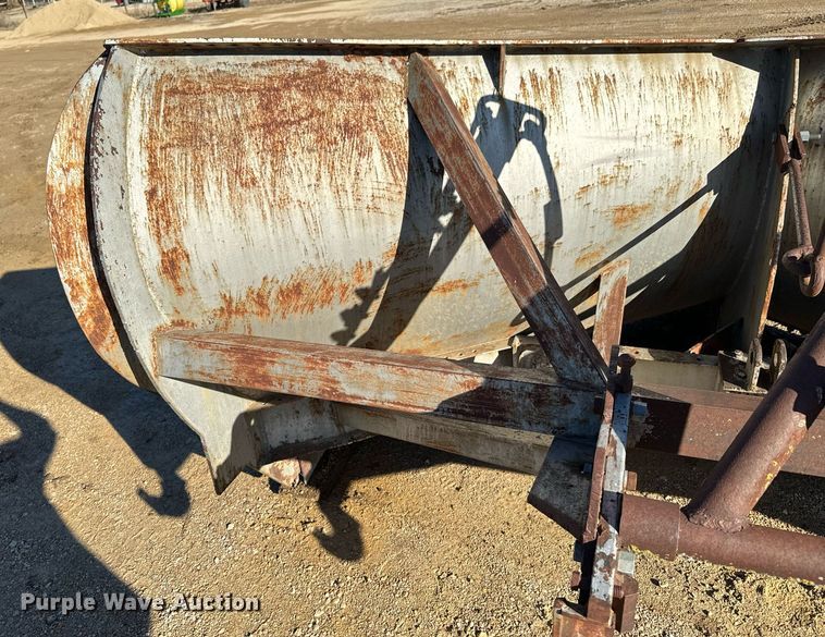 image for item OD9992 1995 Ford L8000 dump truck