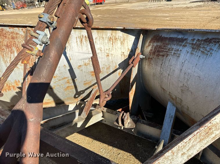 image for item OD9992 1995 Ford L8000 dump truck