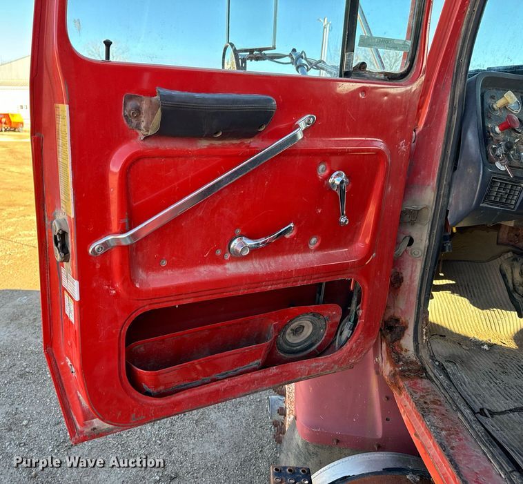 image for item OD9992 1995 Ford L8000 dump truck