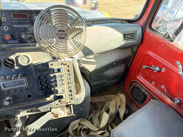 image for item OD9992 1995 Ford L8000 dump truck