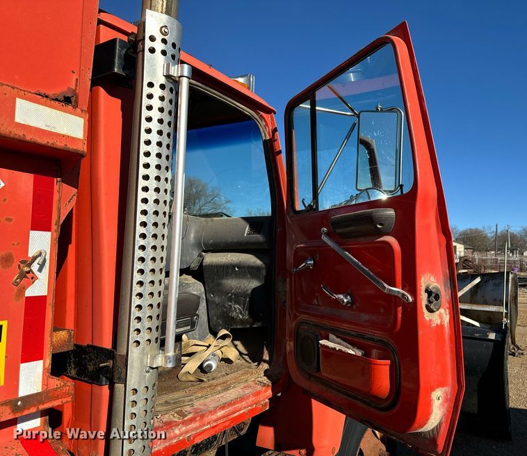 image for item OD9992 1995 Ford L8000 dump truck