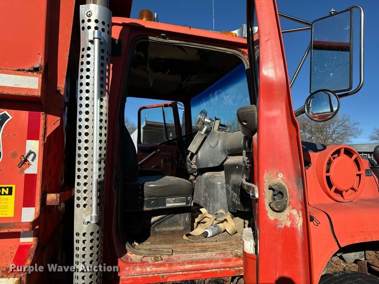 image for item OD9992 1995 Ford L8000 dump truck