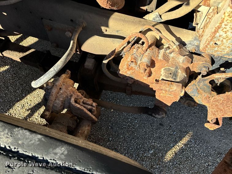 image for item OD9992 1995 Ford L8000 dump truck